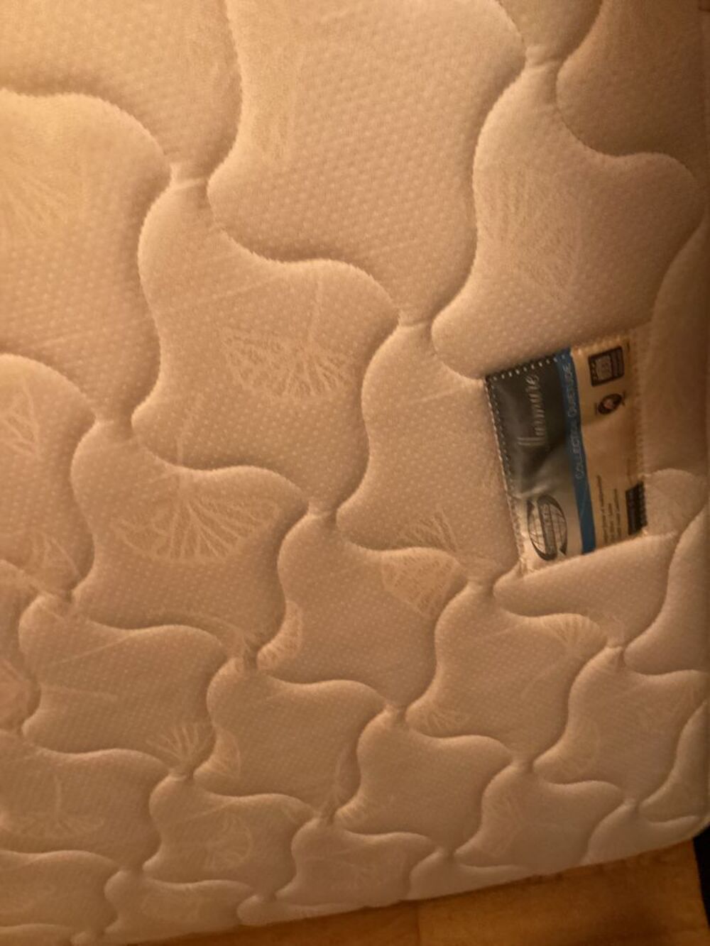 Matelas Simmons et son sommier Meubles
