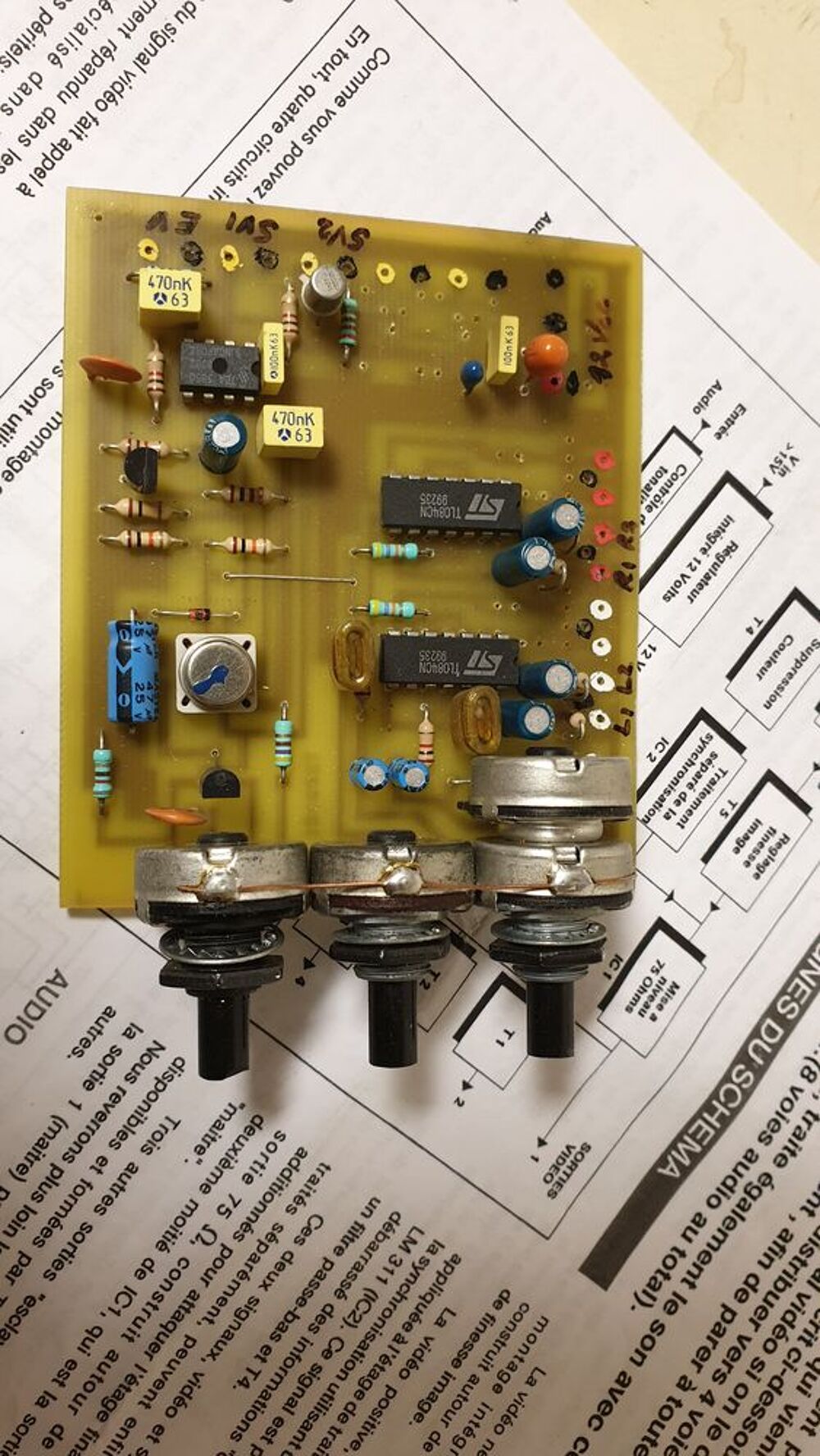Amplificateur correcteur vid&eacute;o 4 sortie. Photos/Video/TV