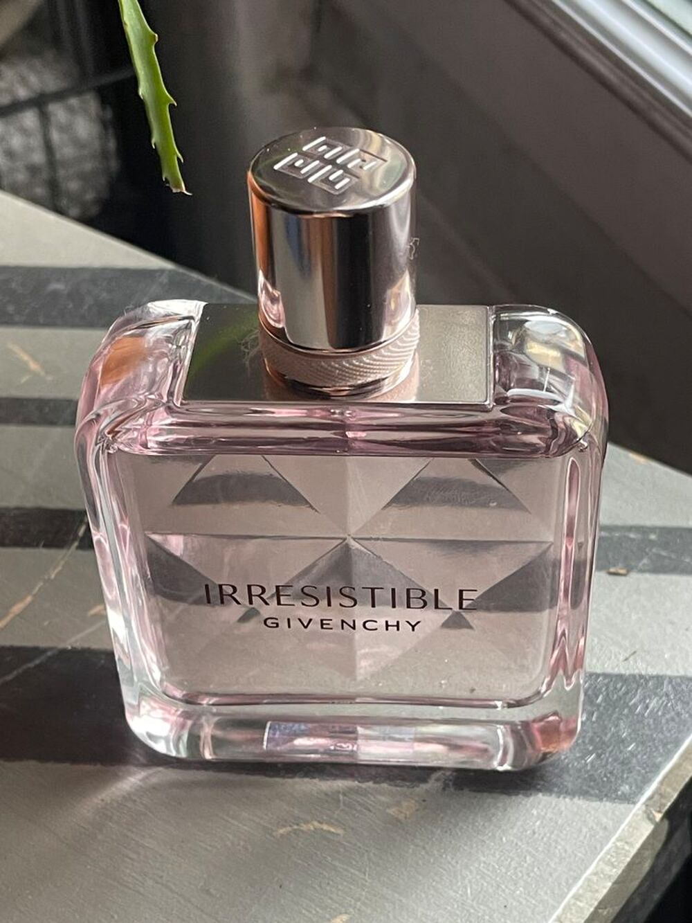 Flacon de parfum irr&eacute;sistible Givenchy 