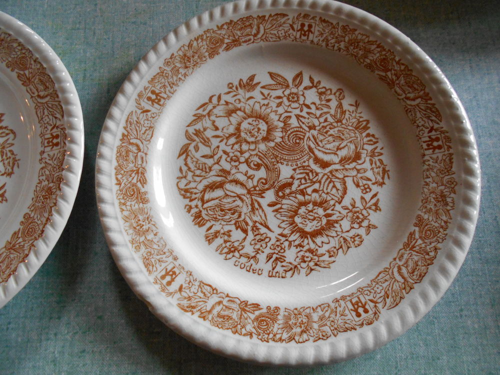 prix baiss&eacute;,7 € deux assiettes dessert CODEC UNA. Décoration