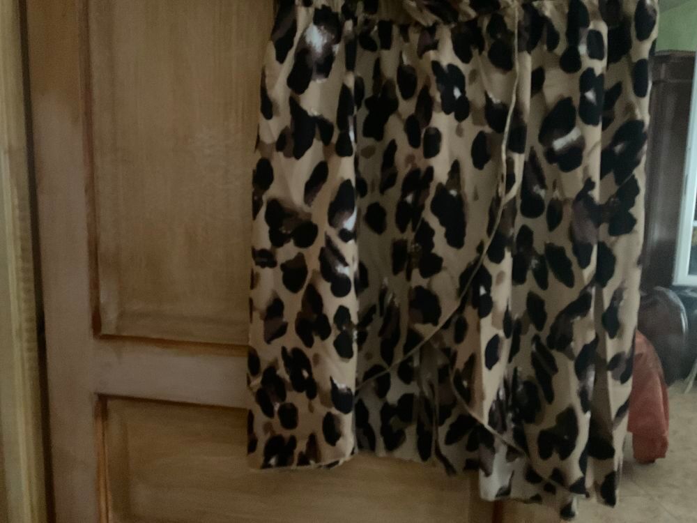 ROBE , tr&egrave;s moderne ouverte devant Vêtements