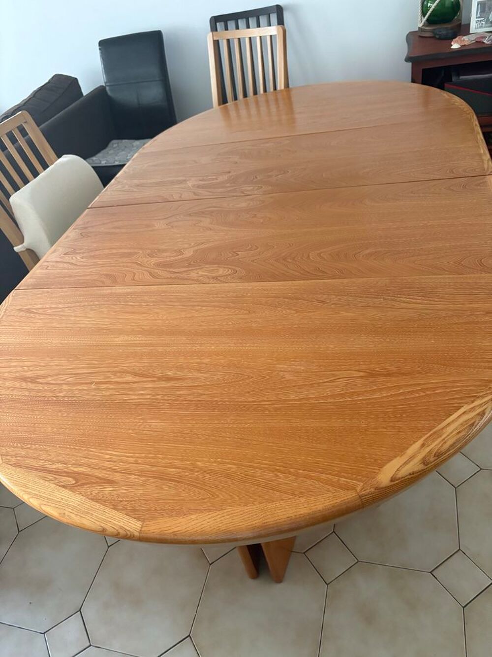 table ronde avec ses rallonges Meubles