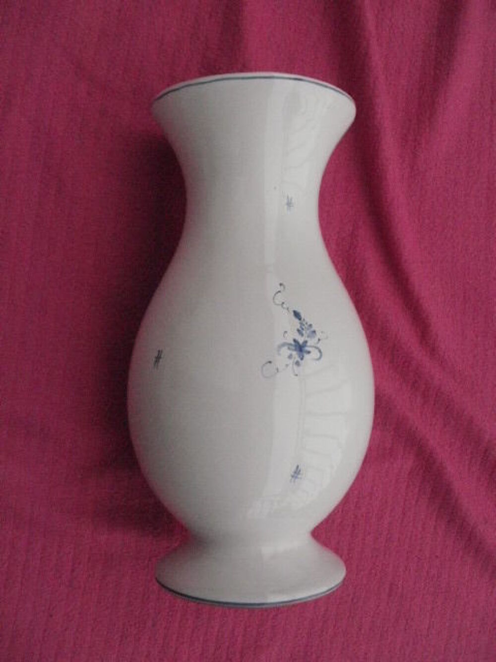 Vase en fa&iuml;ence Atelier A BARATTA &agrave; MOUSTIERS Hauteur 30 c Décoration
