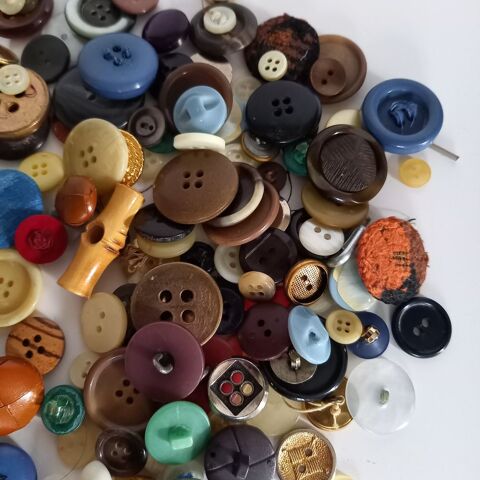 Lot de 200 gr de boutons, des anciens boutons 15 Saumur (49)