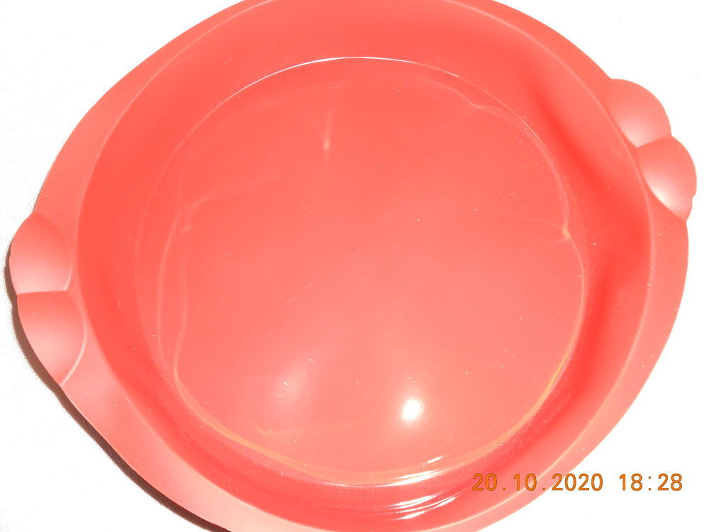 6 moules &agrave; g&acirc;teaux neufs 5 en silicone et 1 en fer
Cuisine