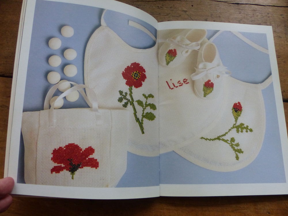 " FLEURS + de 400 MOTIFS 0 BRODER AU POINT DE CROIX " Livres et BD