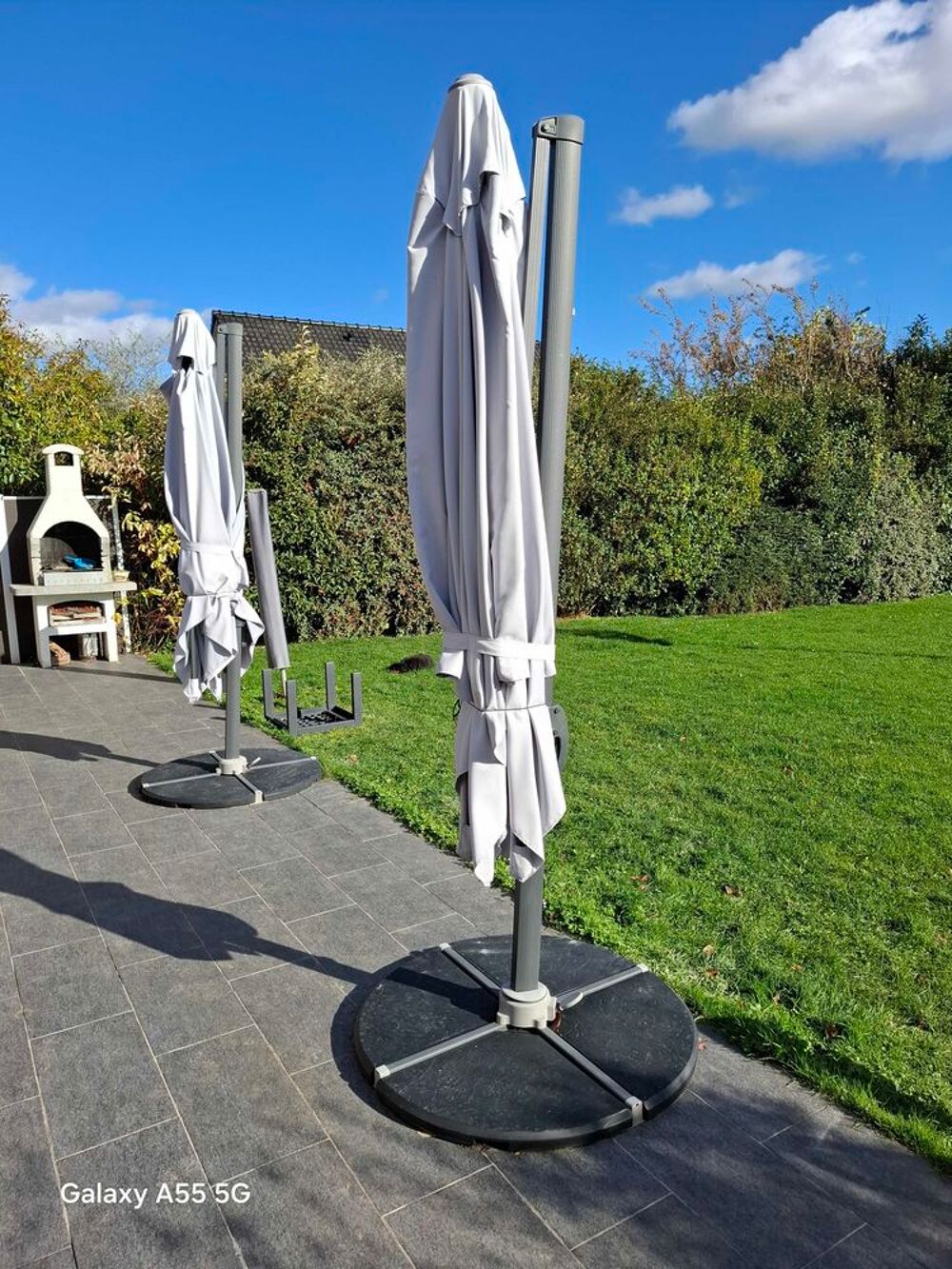 Parasol d&eacute;port&eacute; avec dalles Meubles