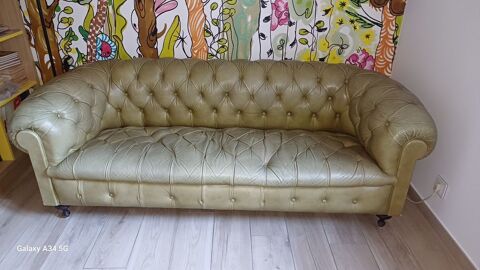 Canap chesterfield cuir 3 places et son repose pied 200 Toulon (83)