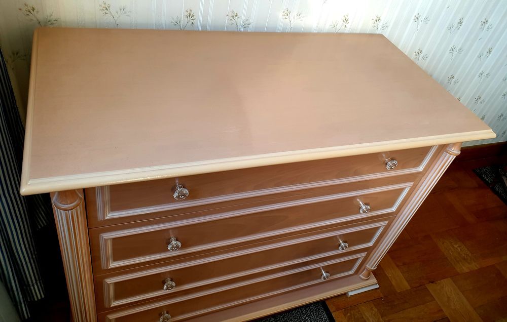 commode en h&ecirc;tre c&eacute;rus&eacute; beige Meubles