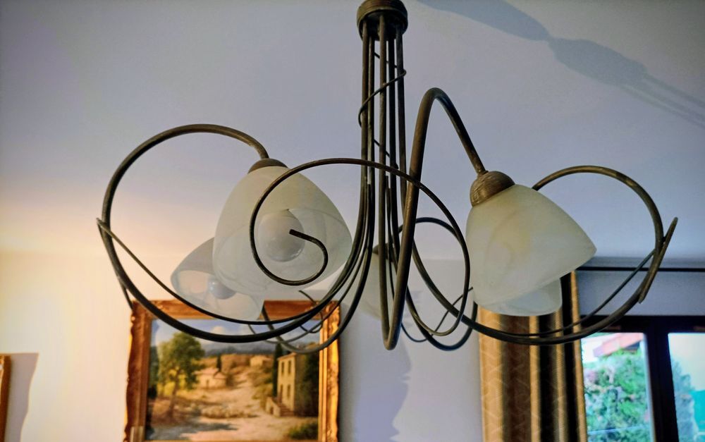 Lustre &eacute;l&eacute;gant en m&eacute;tal gris avec abat-jour en verre Décoration