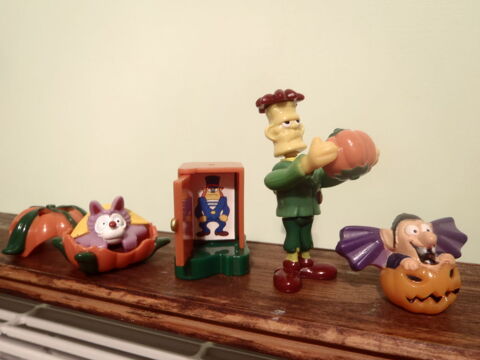 Kinder : 2007 : MONSTER HOTEL 2 : s�rie compl�te 10 Limoges (87)