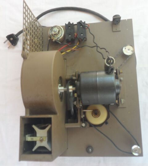PROJECTEUR HUIT MM KODAK EIGHT 500 FONCTIONNE EN 220 VOLTS 90 Castries (34)