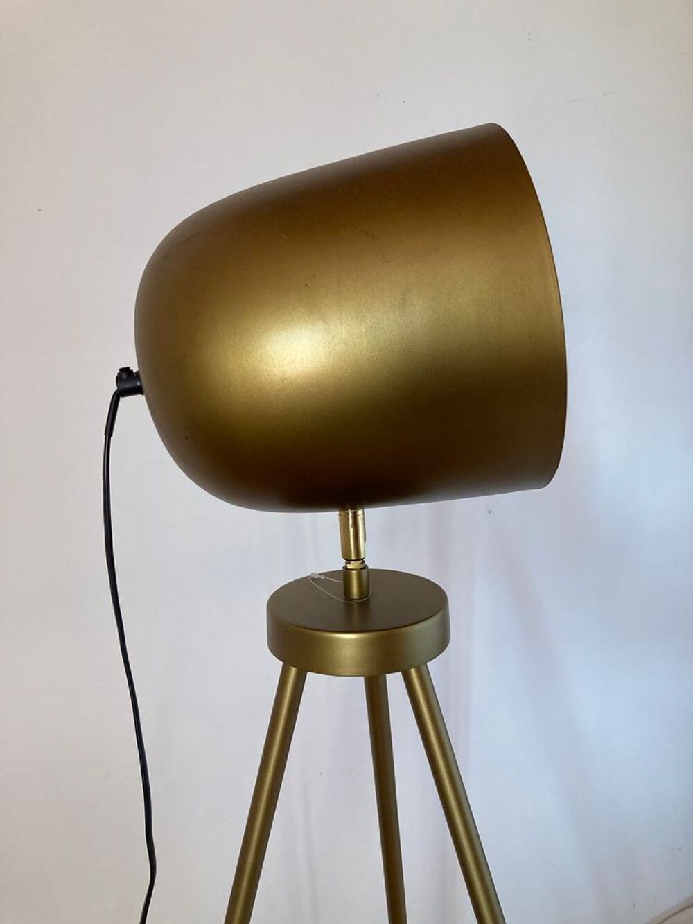 Lampe sur pied, m&eacute;tal couleur bronze, &eacute;tat neuf, 2 pi&egrave;ces Décoration