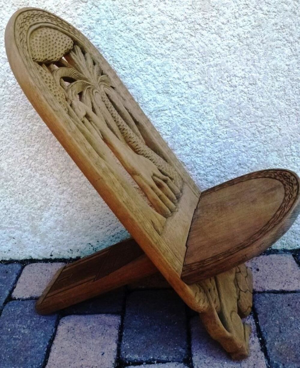 Chaise enfant en bois exotique sculpt&eacute; Mobilier enfants