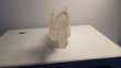 Une Petite figurine cochonne blanche 