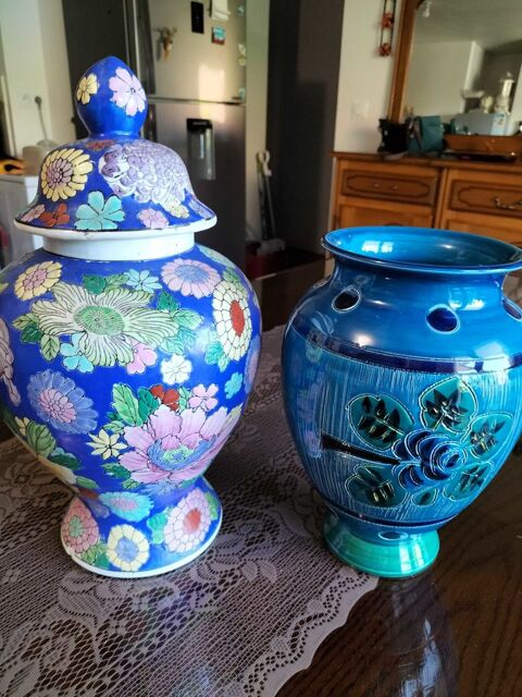 Vases (2). Poitiers (86)