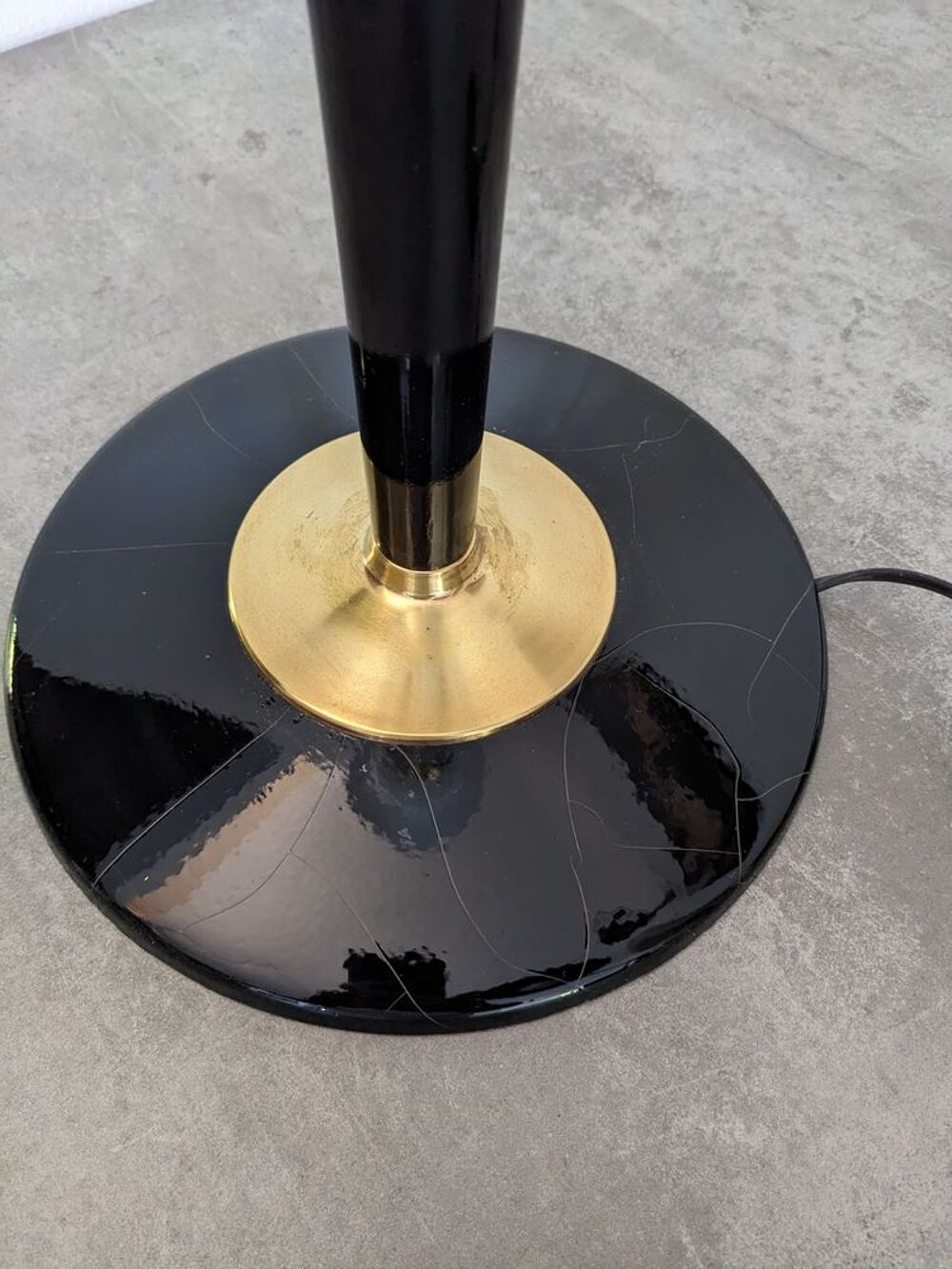 Belle lampe art d&eacute;co MAZDA laqu&eacute;e noire avec tulipe en opali Décoration