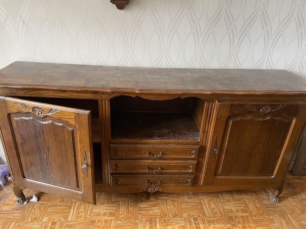 Buffet bas en ch&ecirc;ne Meubles