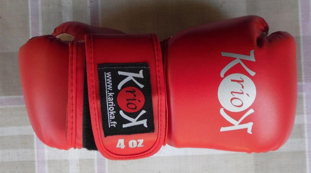 Gants de boxe enfant 6/8 ans Karioka rio 4 0Z bon &eacute;tat Sports