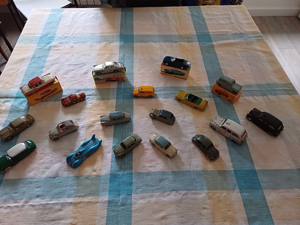 Autos Miniatures 1/43e Jeux / jouets
