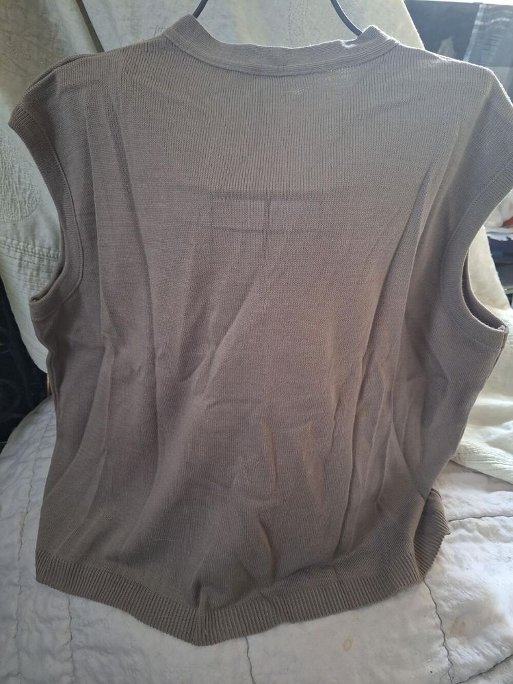 Gilet &eacute;l&eacute;gant neuf sans manche Vêtements