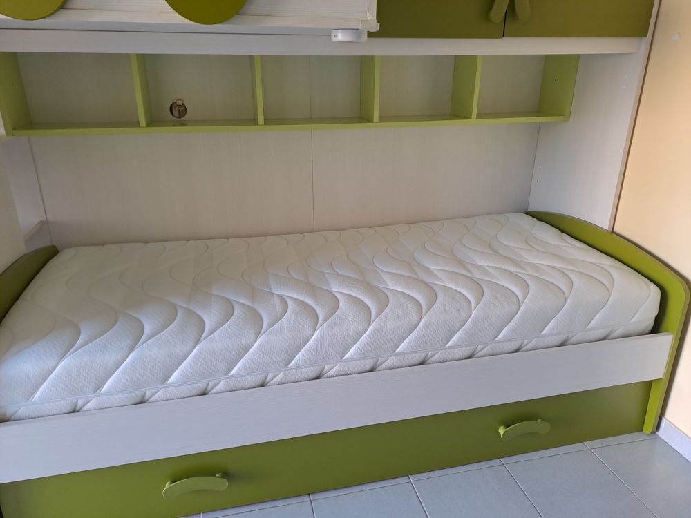 Lits superposees + bureau + rangements
Mobilier enfants