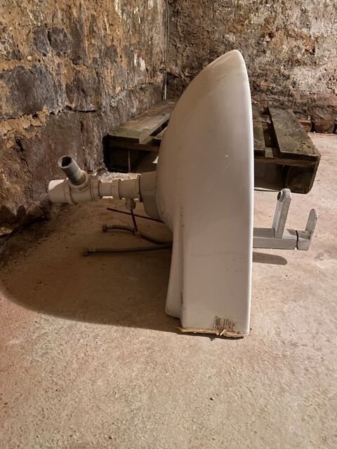 Lavabo mural en c�ramique blanche 10 Saverne (67)