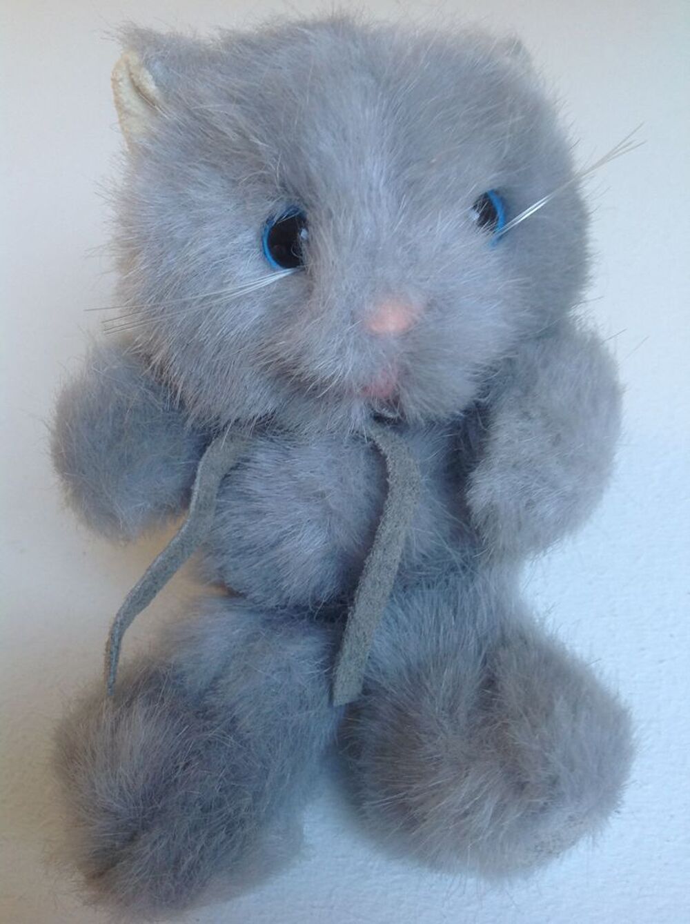 PETIT CHAT GRIS en PELUCHE , NEUF Envoi possible
Jeux / jouets