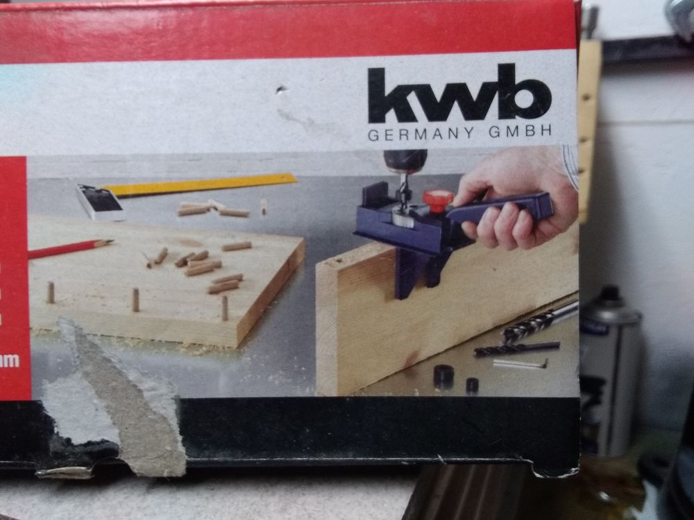 Appareil pour poser chevilles en bois pour meubles Bricolage