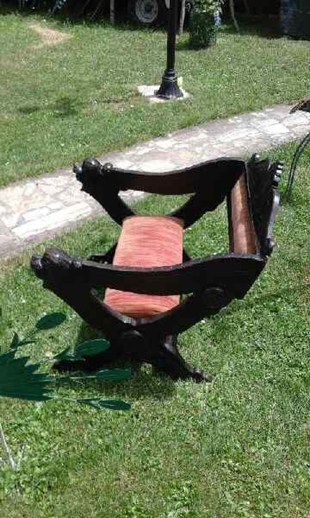 fauteuil bas en bois style Dagobert
Meubles