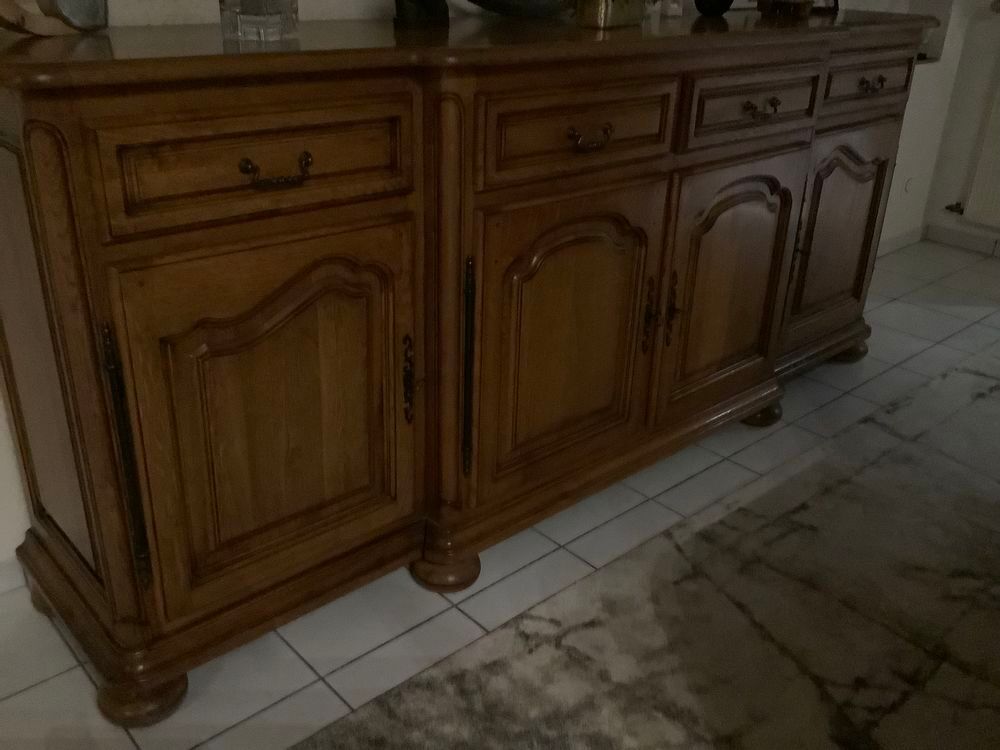 Tr&egrave;s beau buffet en ch&ecirc;ne 4 portes et tiroirs Meubles