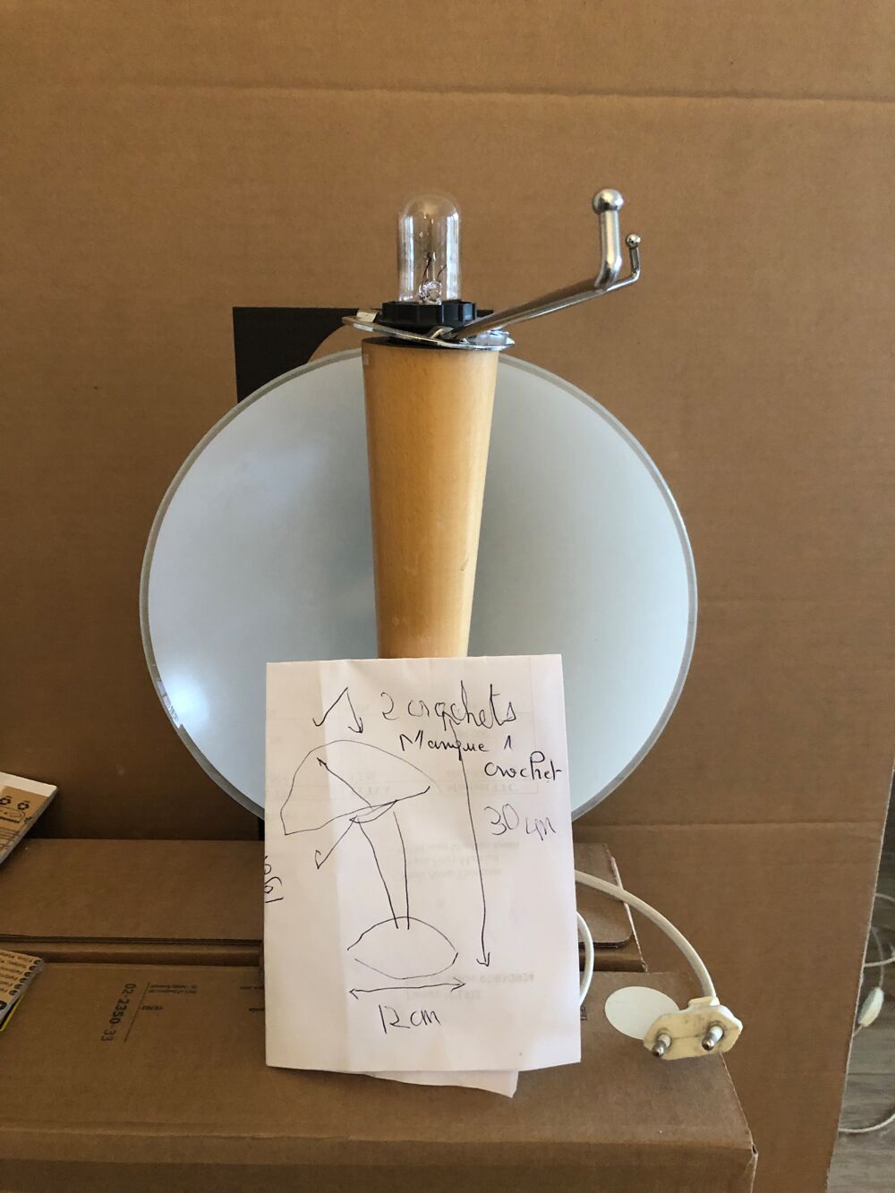 petite lampe mais une crochet manque absent uniquement livra Décoration