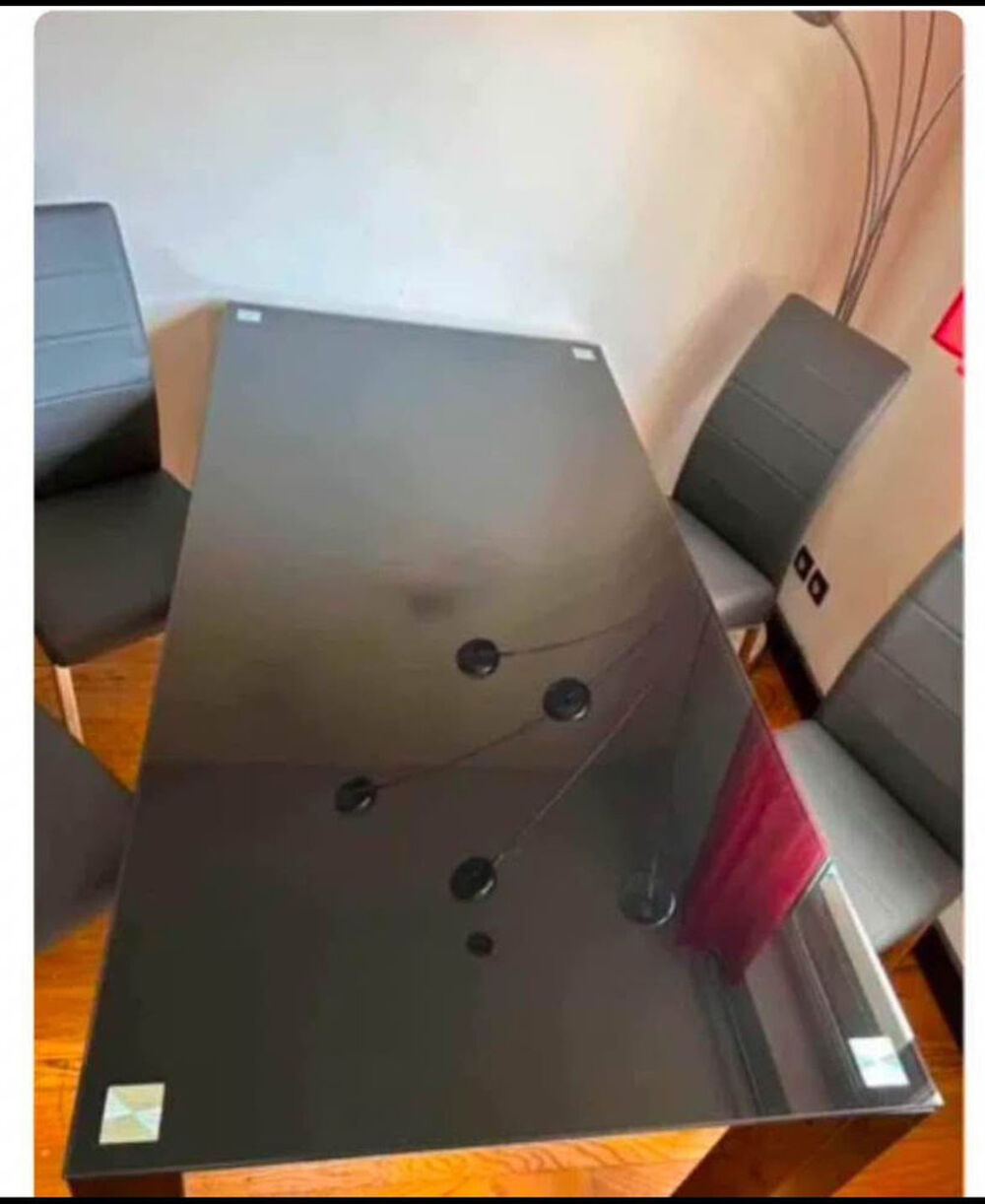 Table laqu&eacute;e avec plateau en verre Meubles