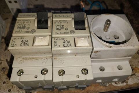 Disjoncteurs et prise 20 Gigean (34)