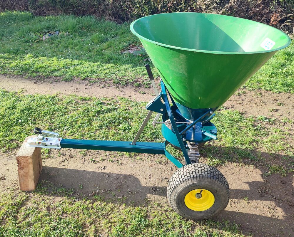 Epandeur train&eacute; Jardin
