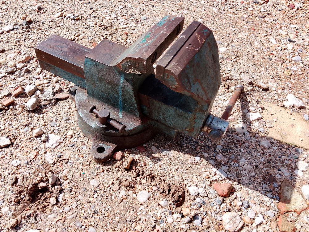 SAMBRE ET MEUSE etau 125 mm base tournante Bricolage