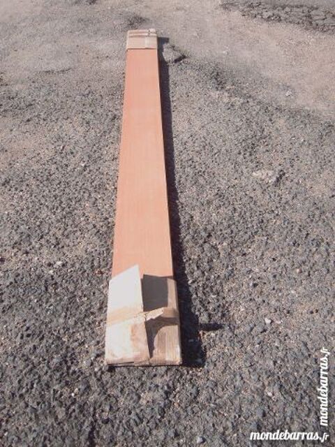 une  plinthe de cuisine neuf de 2 m 50 faire un px 21 Saran (45)