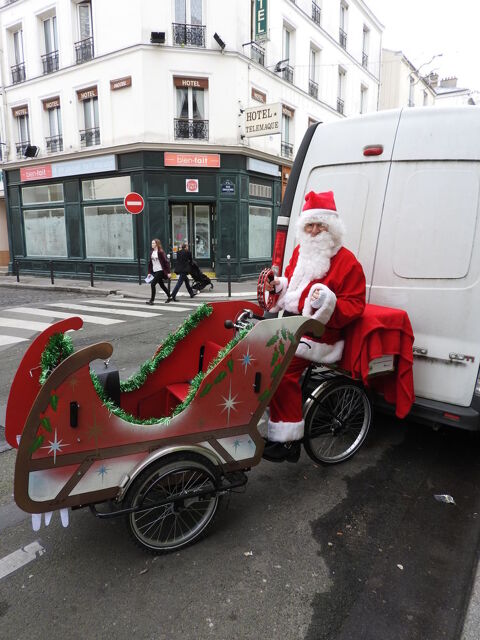TRAINEAU DU PERE NOEL SUR TRIPORTEUR 0 95190 Goussainville
