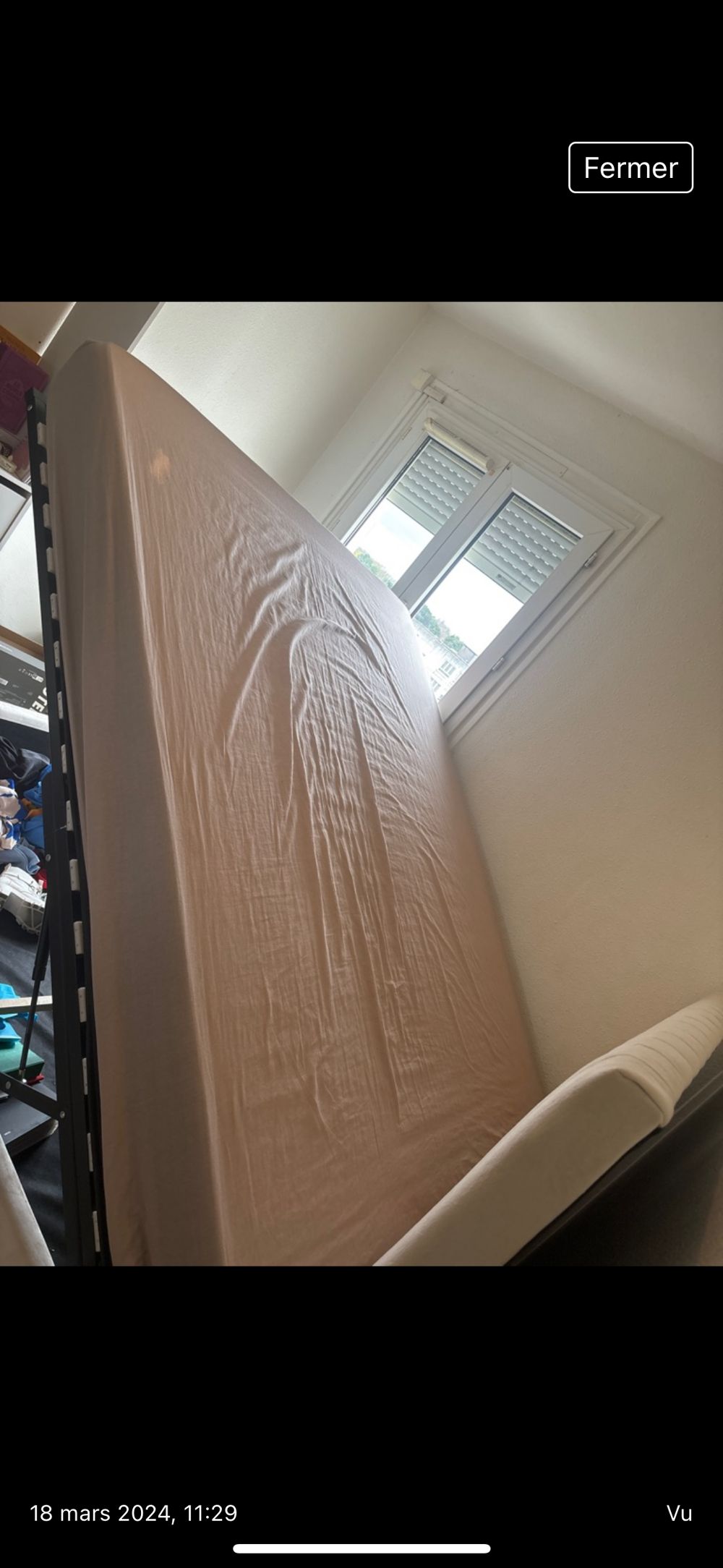 Lit coffre en velour 180 fois 200 Meubles