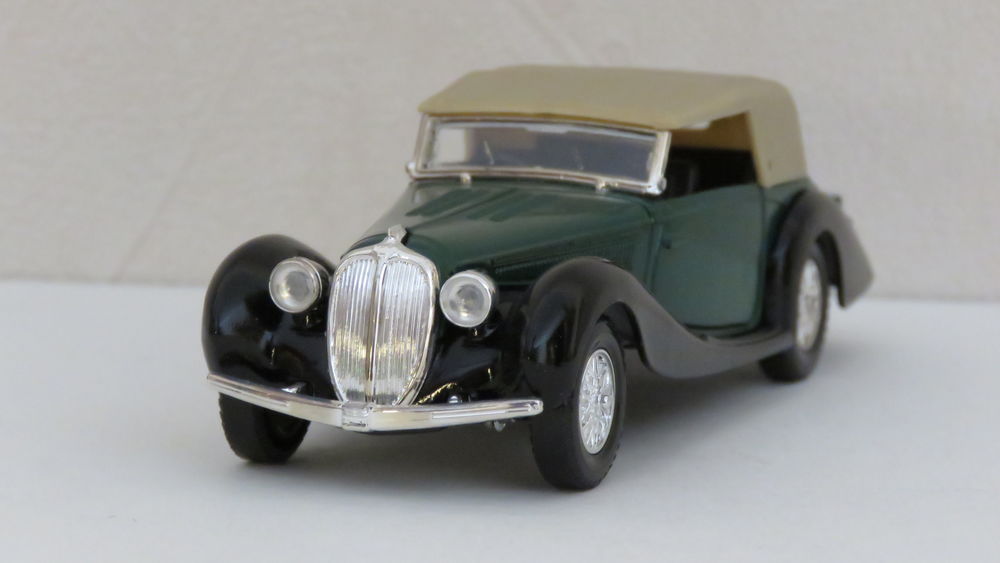Voiture miniature Delahaye 135 M 
