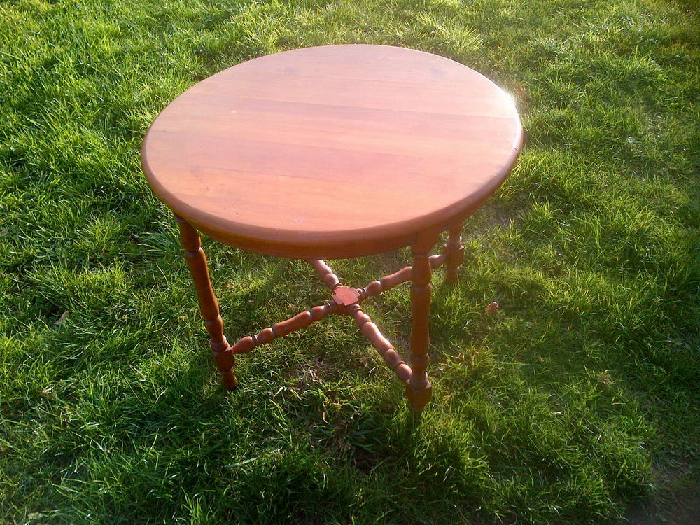 TABLE RONDE DIAMETRE 70 CMS Meubles
