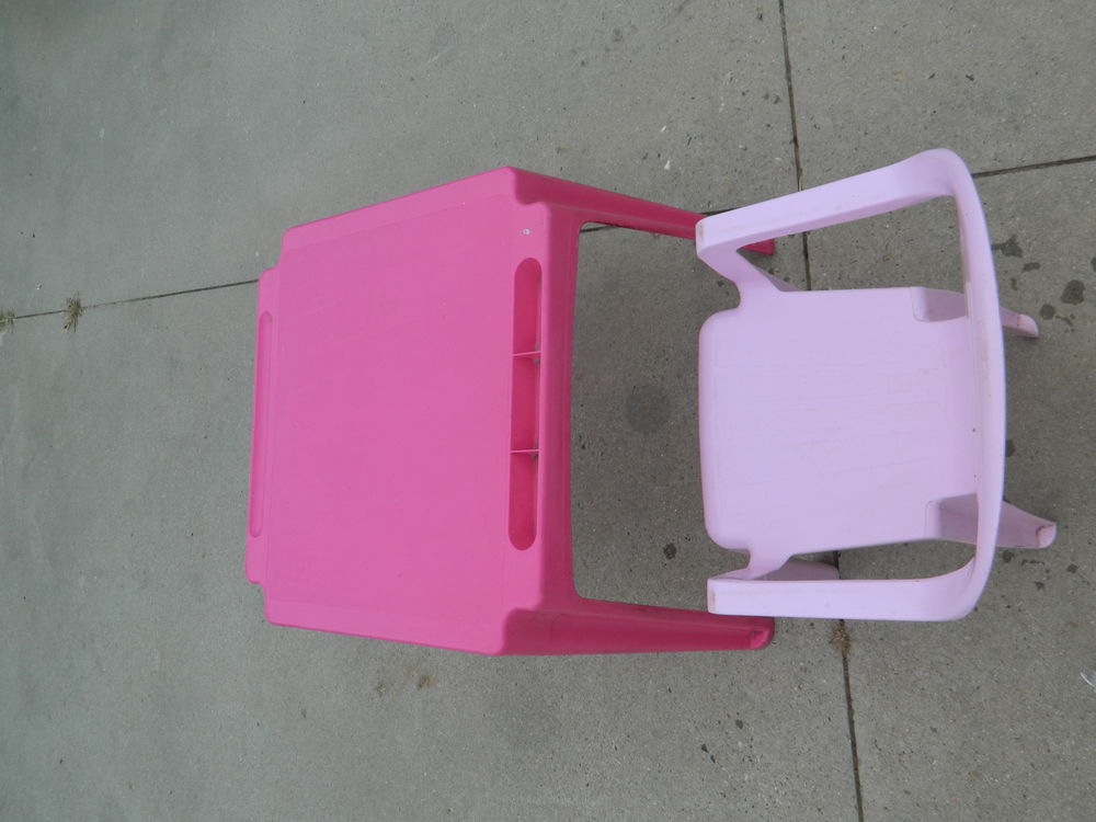 BUREAU ENFANT - TRES BON ETAT Jeux / jouets