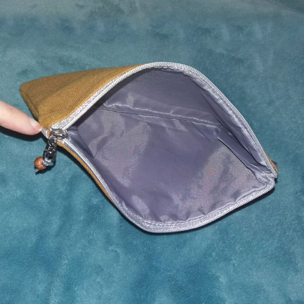 Pochette brod&eacute;e et doubl&eacute;e, Neuf Maroquinerie