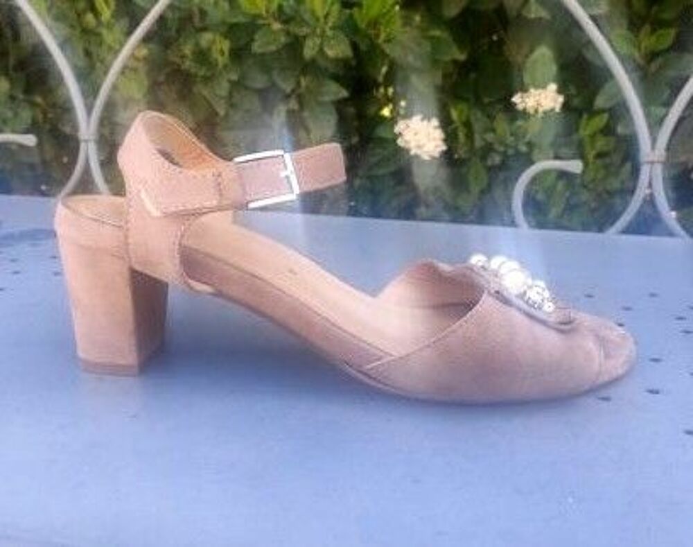 Sandales &agrave; talons marque Ara, taille 39 Chaussures