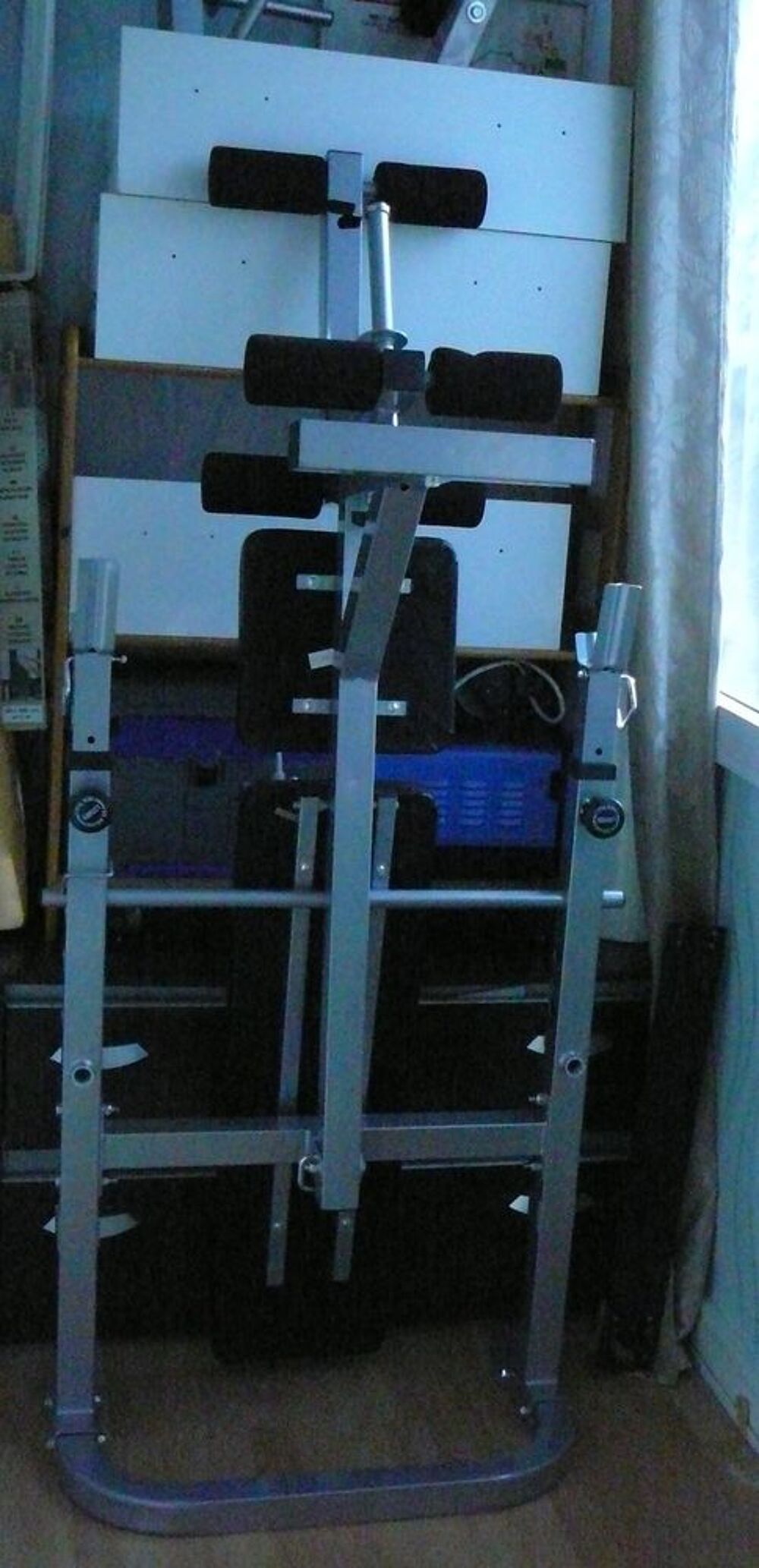 Banc de musculation pliable + accessoires en Tr&egrave;s bon &eacute;tat Sports