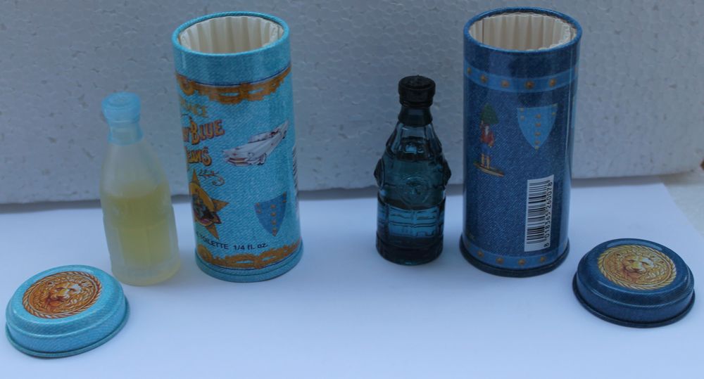 Miniature VERSACE "Blue Jeans" dans sa boite acier d&eacute;cor&eacute;e 
