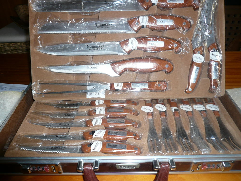 BELLE MALETTE COMPRENANT 36 COUTEAUX DE TOUTES SORTES Cuisine