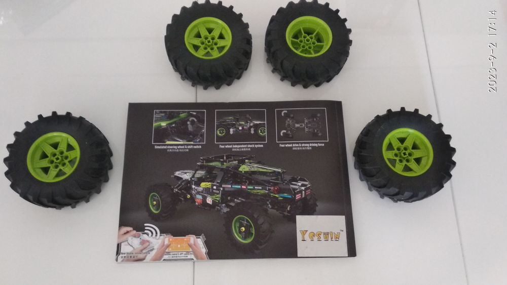 Voiture 4 X 4 Mould King N&deg; 18002 t&eacute;l&eacute;command&eacute;e Jeux / jouets