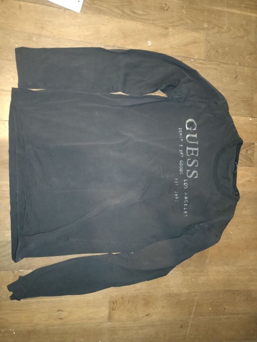 T-shirt manches longues GUESS (Taille S)
Vtements