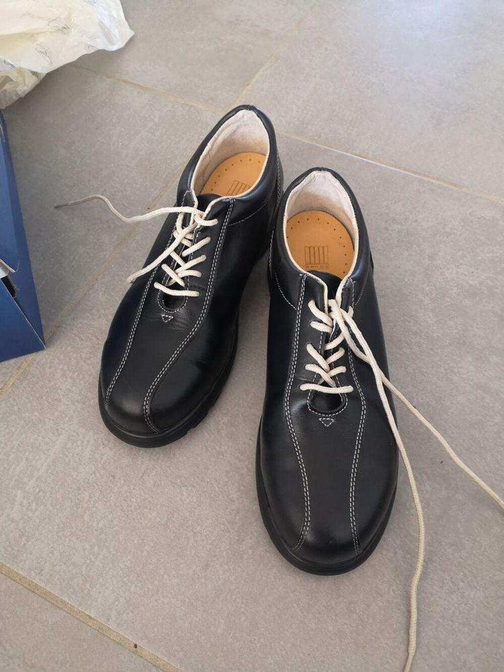 Chaussures ergos femme sale